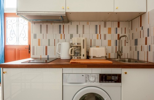 Quartier Sainte-Marguerite Apartment | Stylish Studio in Bastille - Pet Friendly & Spa Access