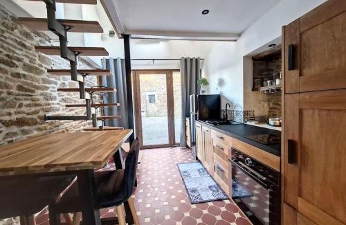 Comps-la-Grand-Ville House | Relaxing Studio Duplex with Parking and Free WiFi