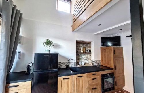 Comps-la-Grand-Ville House | Relaxing Studio Duplex with Parking and Free WiFi