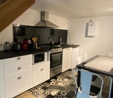 Bonnelles House | Inviting Studio Duplex with Spa and Private Courtyard