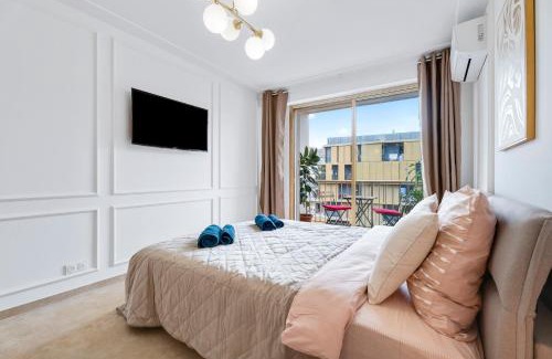Fabron Apartment | Pet-Friendly Studio Terrace Near Sea Tramway in Nice