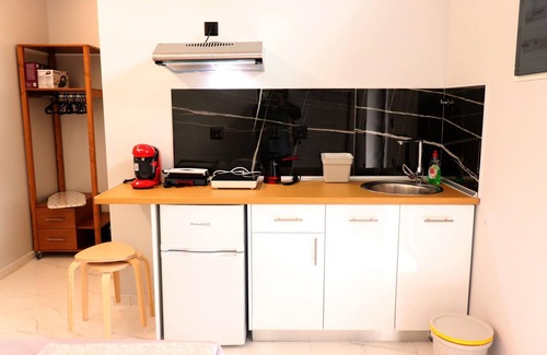 Nei Pori Apartment | Cozy Studio Elia Platamon with Ocean View & Pet-Friendly