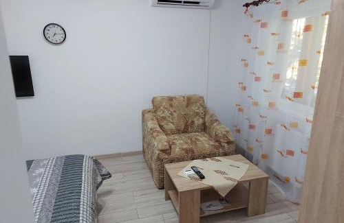 Hunedoara Apartment | Explore Studio Ella: Child-Friendly & Guest Rated 9.8