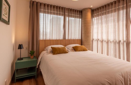Auxiliadora Apartment | Stylish Studio in Porto Alegre with Pool & Family-Friendly Perks