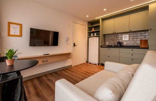 Auxiliadora Apartment | Stylish Studio in Porto Alegre with Pool & Family-Friendly Perks