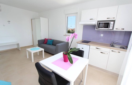 Rovinj Apartment | Outstanding Studio Emanuel with Breakfast and Kitchen Amenities