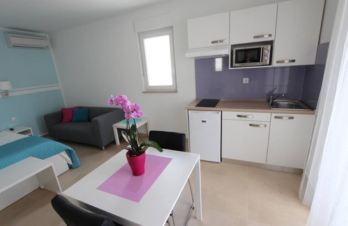 Rovinj Apartment | Outstanding Studio Emanuel with Breakfast and Kitchen Amenities