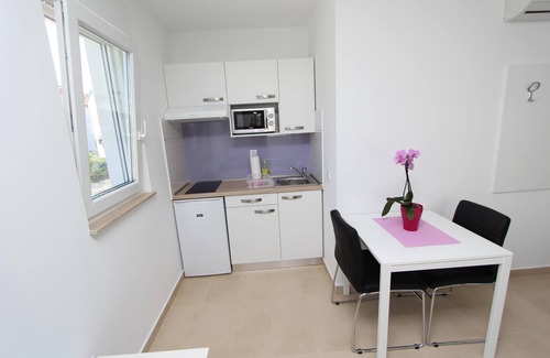 Rovinj Apartment | Outstanding Studio Emanuel with Breakfast and Kitchen Amenities