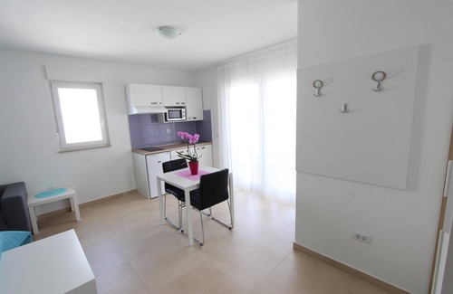 Rovinj Apartment | Outstanding Studio Emanuel with Breakfast and Kitchen Amenities