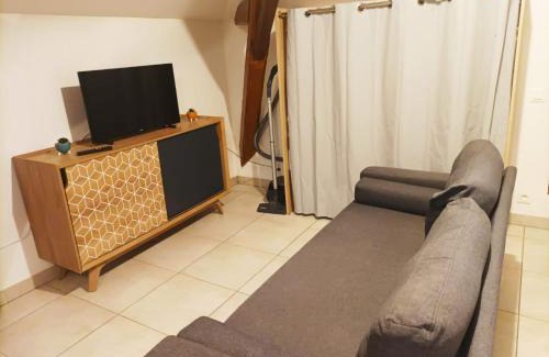 Bournand House | Idyllic Studio Retreat with Private Garden in Countryside