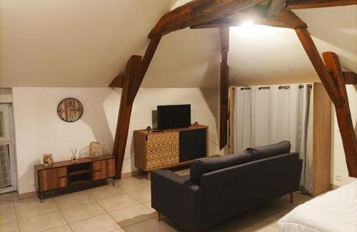 Bournand House | Idyllic Studio Retreat with Private Garden in Countryside