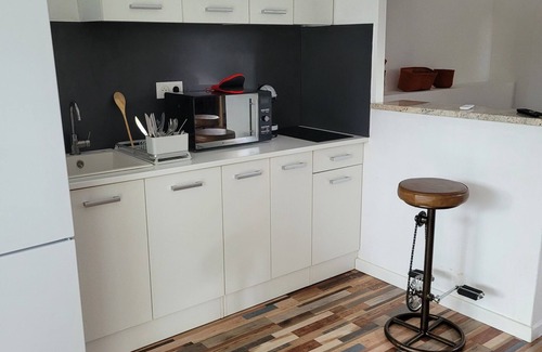 Mezzavia Apartment | Cozy Studio in Villa, Mezzavia Centre with Full Kitchen