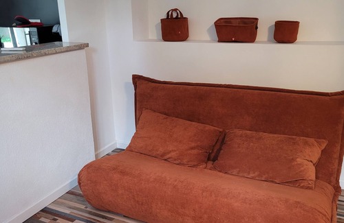 Mezzavia Apartment | Cozy Studio in Villa, Mezzavia Centre with Full Kitchen