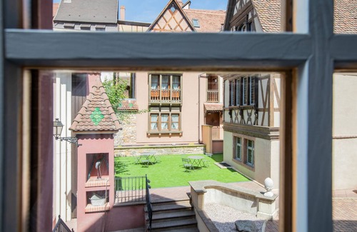 Old Town Apartment | Guest Rated 10/10: Studio-Ensuite with Breakfast and Kitchen