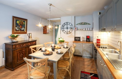 Old Town Apartment | Cozy Studio-Ensuite with Shower & Kitchen Amenities
