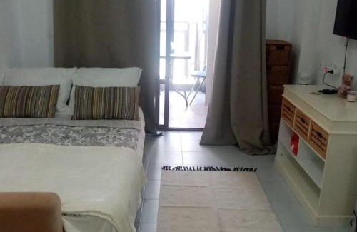 El Chaparral Apartment | Charming Studio Near Two Beautiful Lakes