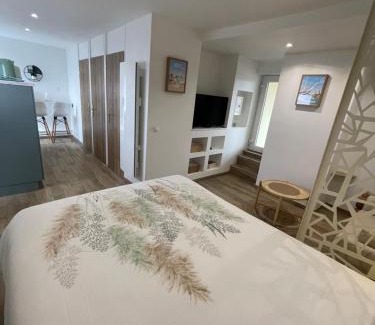 Dunkerque Centre Apartment | Idyllic Studio Between Sea and City Center, Rated 10/10