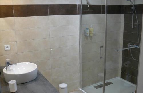 Les Sagnieres Apartment | Enchanting Studio Near Serre-Ponçon Lake with Dining Options