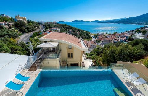 Palaio Tsifliki Apartment | Gorgeous Studio Evian: Oceanfront Pool & Hot Tub Retreat