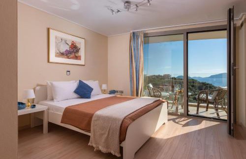 Palaio Tsifliki Apartment | Gorgeous Studio Evian: Oceanfront Pool & Hot Tub Retreat
