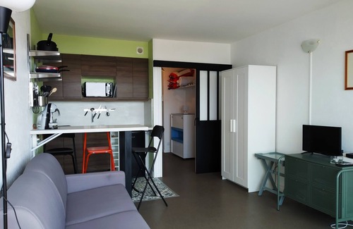 Pornichet Apartment | Oceanfront Studio with Kitchen & Perfect Marché Access
