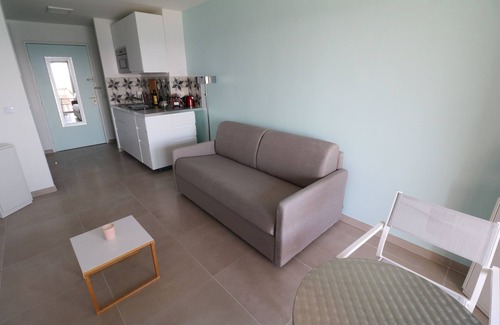 Cannes La Bocca Apartment | Oceanfront Studio with Panoramic Views & Beach Access