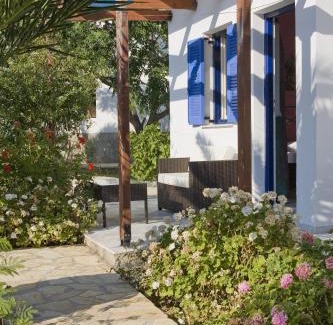 Lipsoi Apartment | Welcoming Studio Filoxenia: Guest Rated 8.5/10 & Family-Friendly
