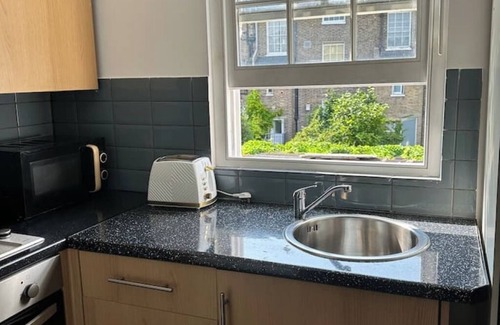Camden Town with Primrose Hill Apartment | Studio Flat 4 in Camden Parkway
