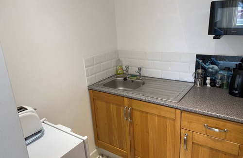 Chipping Norton Apartment | Cozy Studio Flat in the Cotswolds with Spa & Breakfast