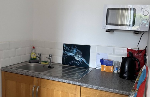 Chipping Norton Apartment | Cozy Studio Flat in the Cotswolds with Spa & Breakfast