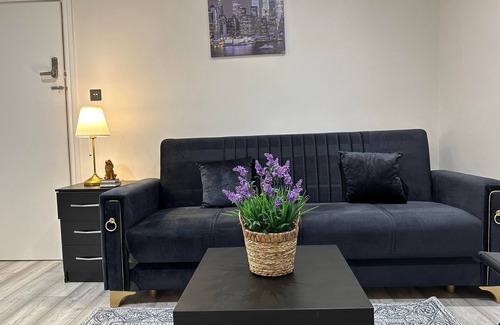 Ealing Apartment | Cozy Studio Flat in London with Family-Friendly Amenities