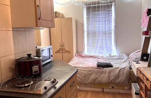 Stratford Apartment | Cozy Studio Flat in Stratford for Your Perfect Getaway