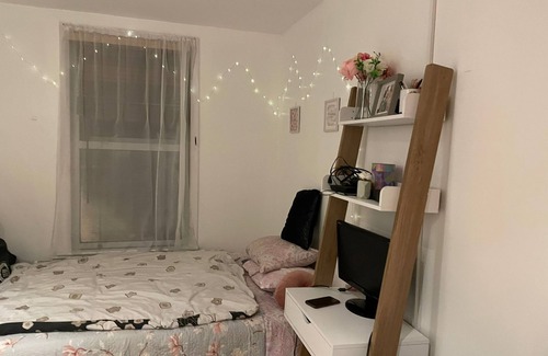 Stratford Apartment | Cozy Studio Flat in Stratford for Your Perfect Getaway