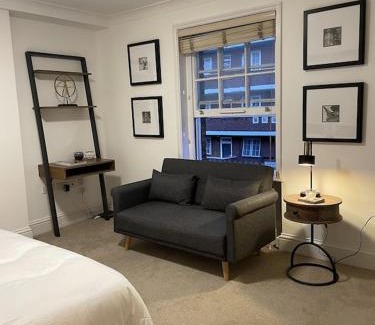 St. Johns Wood Apartment | Stylish Studio Flat in the Heart of St. John's Wood