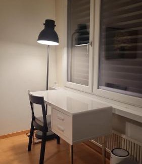 Zug Apartment | Cozy Studio Flat in Zug for Solo Travellers - 8/10 Rated