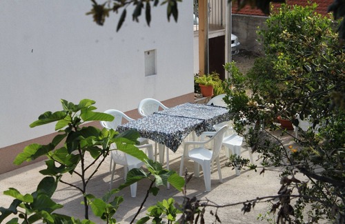 Pokrivenik Apartment | Oceanfront Studio Flat Near Beach at Cove Pokrivenik, Hvar