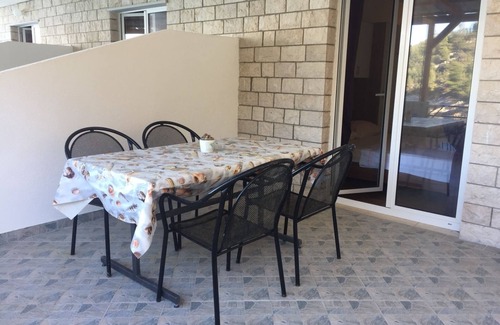 Bogomolje Apartment | Beachside Studio Flat with Ocean View in Hvar - 10/10 Rating