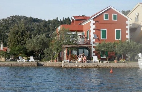 Blace Apartment | Beachside Studio Flat in Blace, Neretva Delta - Pet Friendly