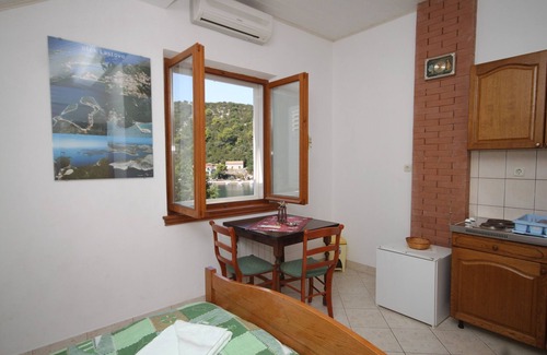 Zaklopatica Apartment | Cozy Studio Flat by the Beach in Zaklopatica, Lastovo