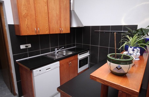 Slatine Apartment | Premier Studio Flat with Ocean View Near Slatine Beach