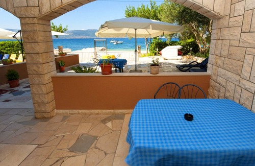 Slatine Apartment | Premier Studio Flat with Ocean View Near Slatine Beach