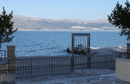 Slatine Apartment | Beautiful Studio Flat with Ocean View Near Slatine Beach