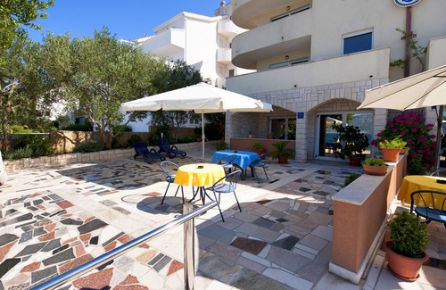 Slatine Apartment | Beautiful Studio Flat with Ocean View Near Slatine Beach