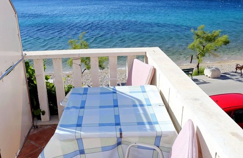 Trstenik Apartment | Cozy Studio Flat Steps from Trstenik Beach with Ocean View