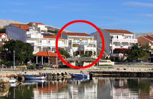 Kustici Apartment | Highly Rated Studio Flat Steps from Kustići Beach
