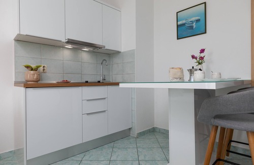 Medici Apartment | Oceanfront Studio Flat Near Beach in Medići, Omiš