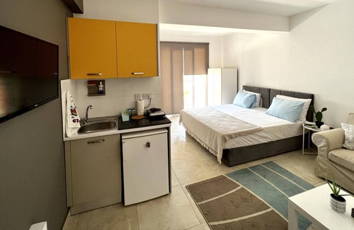 Kyrenia Apartment | Studio Flat w Balcony 8 min to Kyrenia Castle