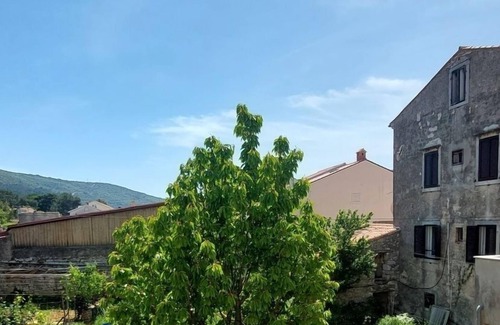 Cres Apartment | Oceanfront Studio Flat with Air Conditioning in Cres