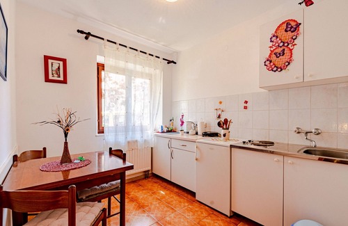 Mali Ston Apartment | Pet-Friendly Studio Flat with Ocean View in Mali Ston