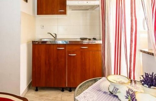 Malinska-Dubasnica Apartment | Cozy Studio Flat with Balcony in Malinska, Krk